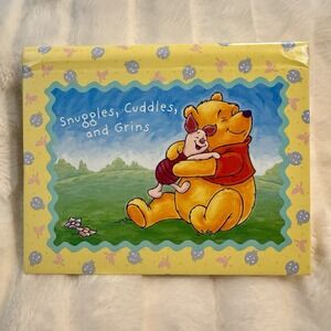 Hallmark Winnie The Pooh "Snuggles, Cuddles & Grins 4X6 Photo Album